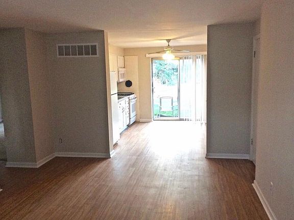 4th image of 733 Lepere Ave APT C