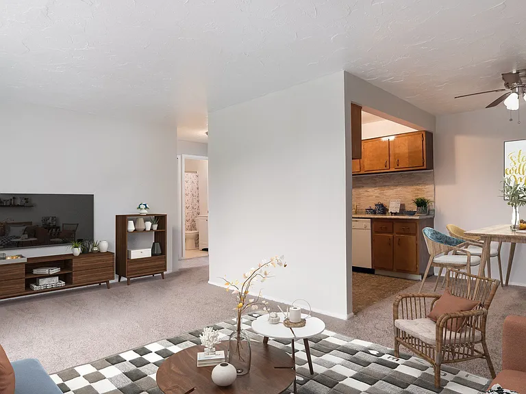 Southgate Manor Apartments — Photo 13