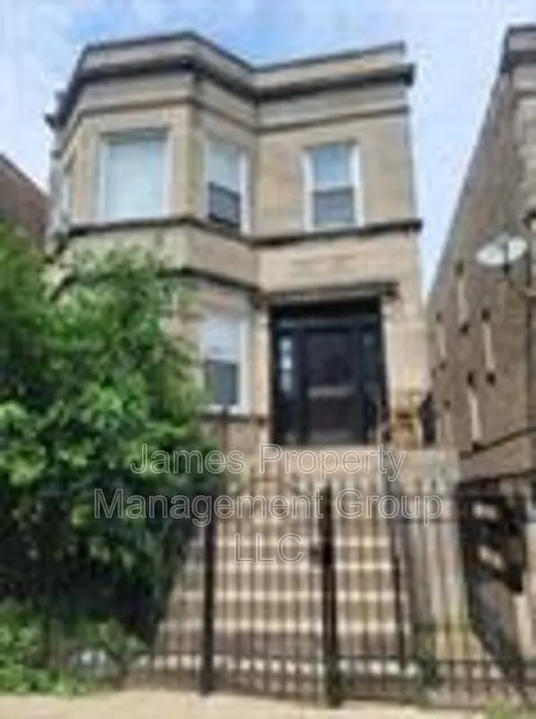 3 bed, 1.0 bath, 1059 sqft, $2,095 — Photo 1
