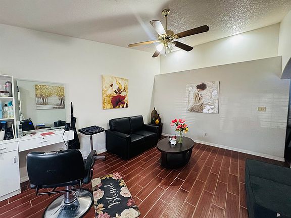 4th image of 710 N Marshall Loop Rd