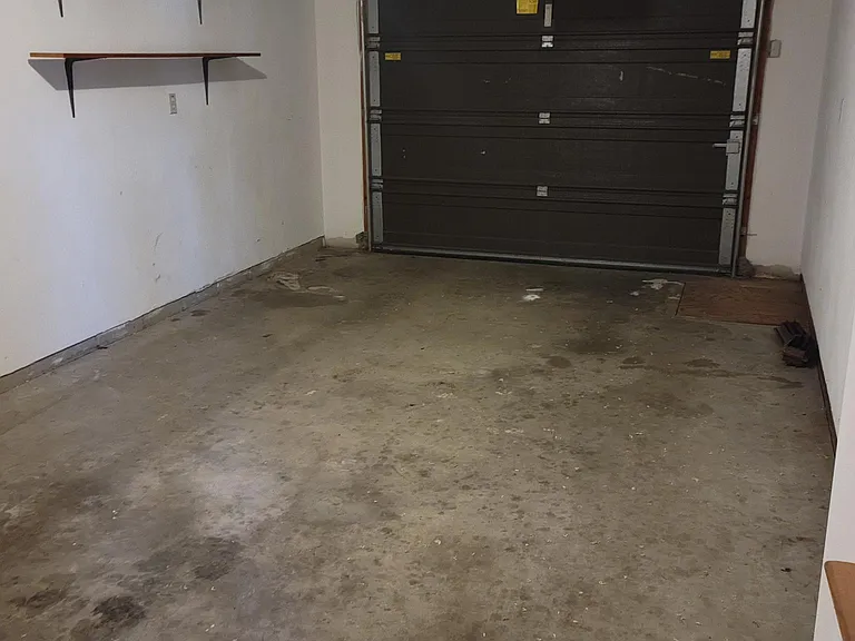 1 Car Garage