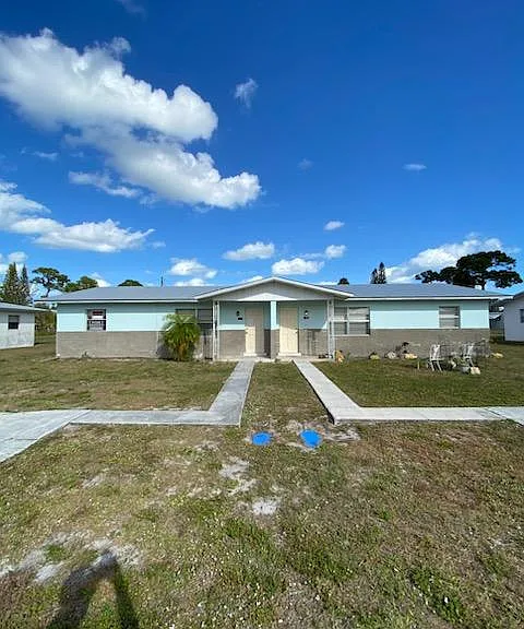 2518 Seneca Ave — Photo 1