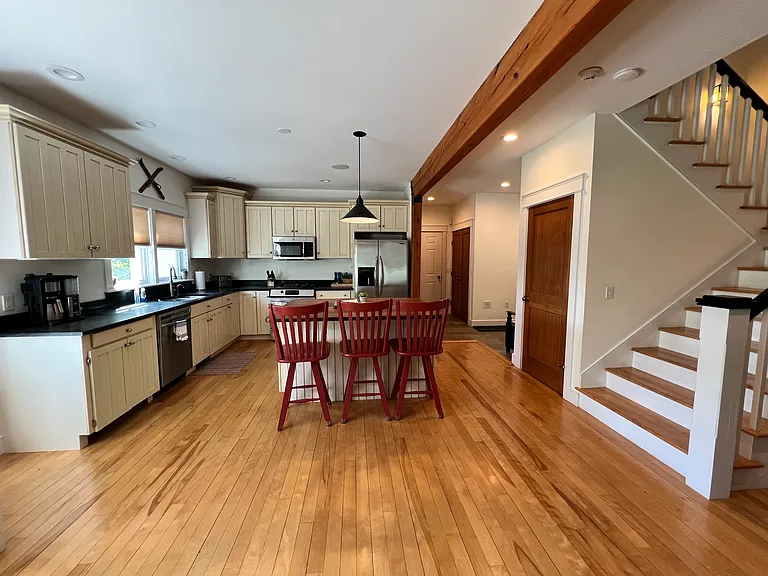 11 Kirkwood Ln — Photo 2