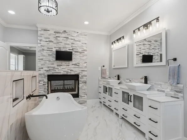 8472 Grand Lake Estates Dr, Montgomery, TX 77316