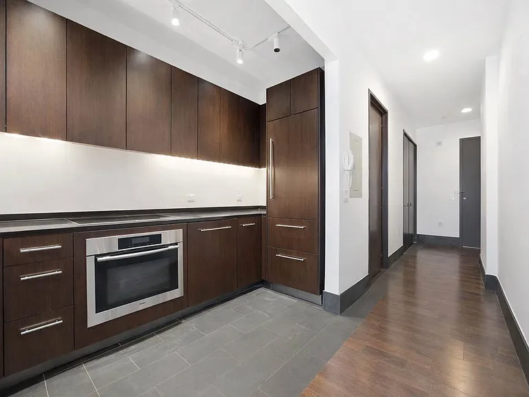 40 Broad St #22D — Photo 10