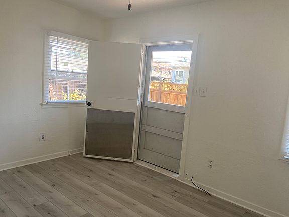 3rd image of 52 Oakwood Dr