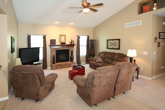 2nd image of 1015 Roosevelt Dr