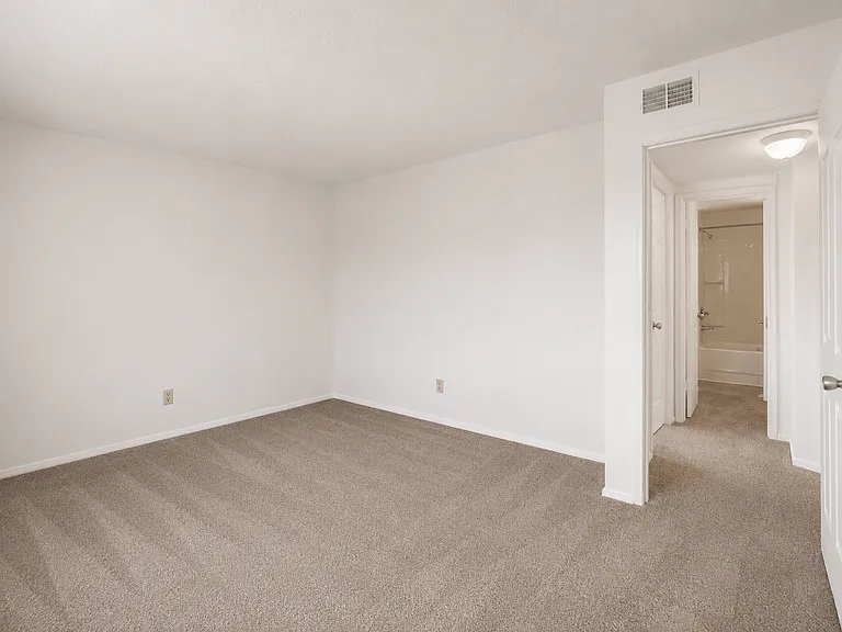 Waterstone Place Apartments — Photo 15