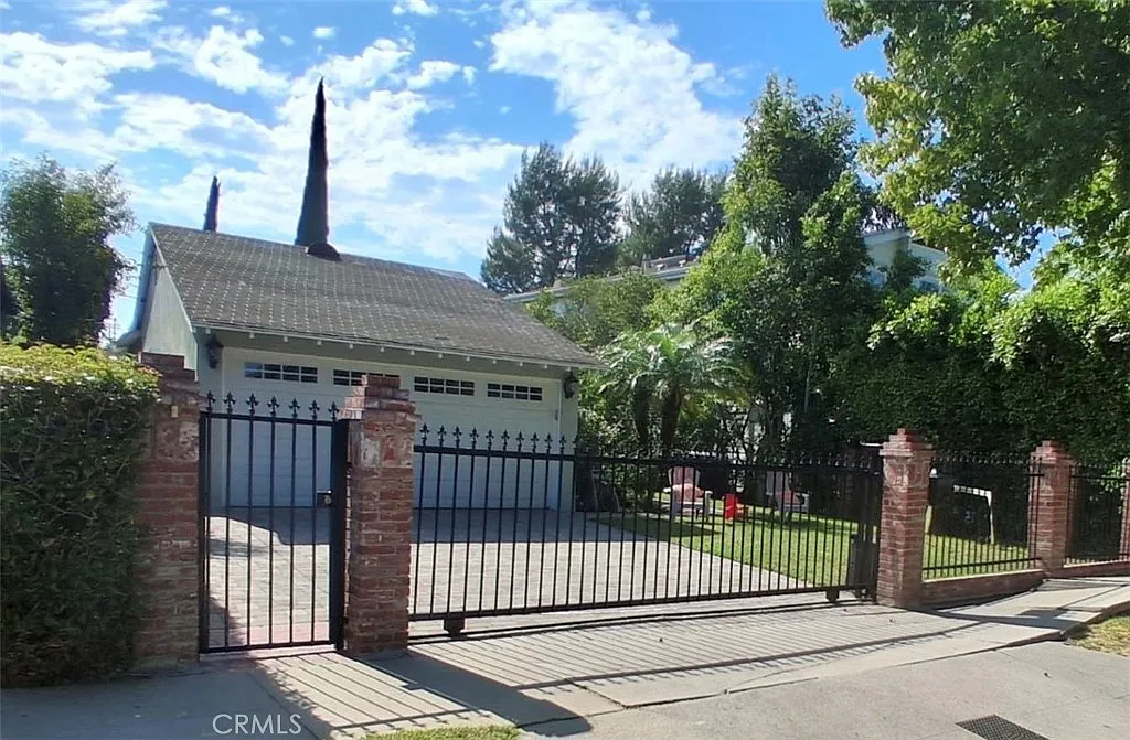 3 bed, 1405 sqft, $5,825 — Photo 1
