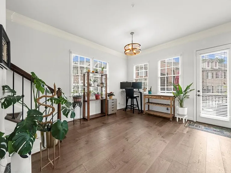 410 Rose Garden Ln — Photo 26