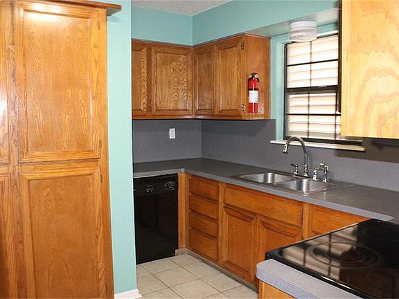 4th image of 2001 Heards Lane Cir