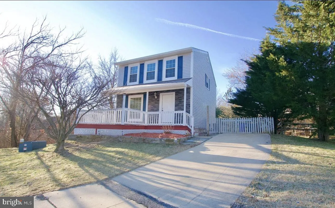 3 bed, 3.0 bath, 1720 sqft, $2,999 — Photo 2