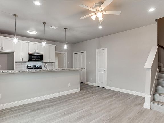 2nd image of 1609 Daniel St