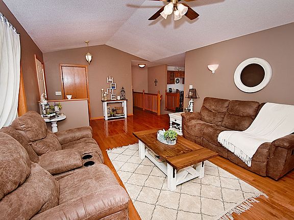 4th image of 220 Rockwell Dr