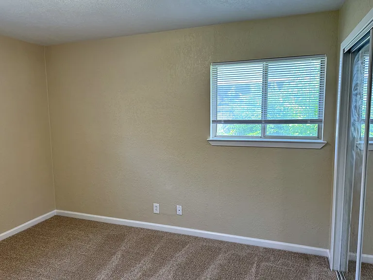 635 Pine St — Photo 9