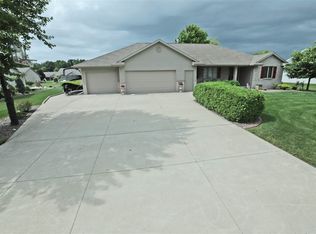 W6317 Elpaso Dr, Greenville, WI 54942