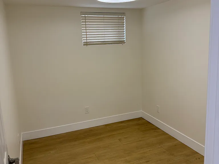 1501 Rollins Dr — Photo 3