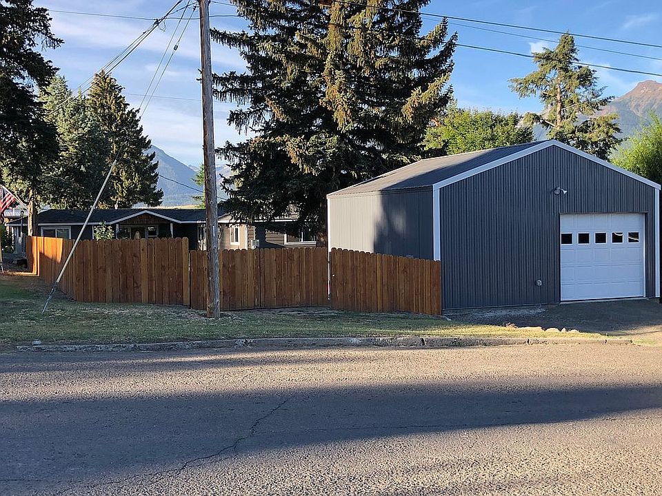 2nd image of 304 SE 6th St