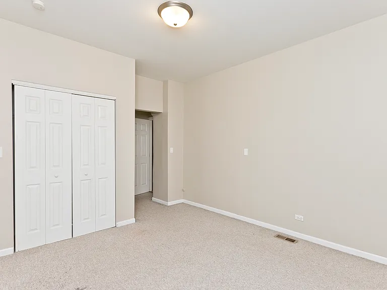 2246 W Belden Ave — Photo 12