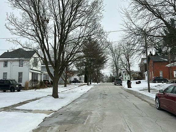 4th image of 528 W Chestnut St