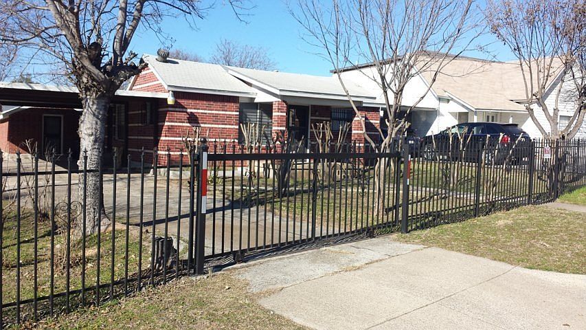 Front of House w/Fence