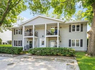 1208 49th St, West Des Moines, IA 50266