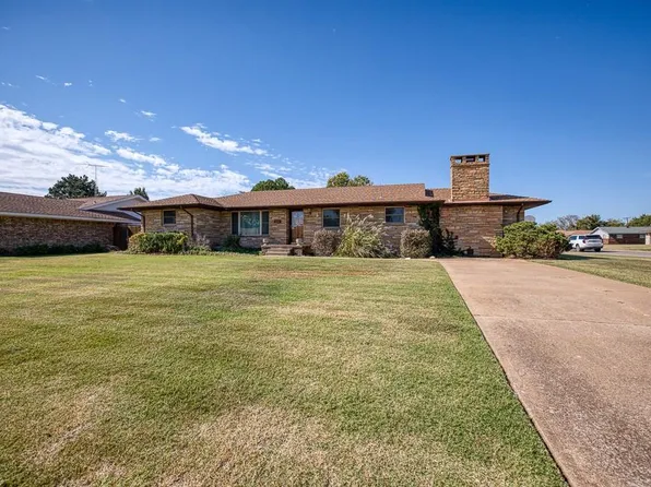 834 N 2nd St, Okeene, OK 73763