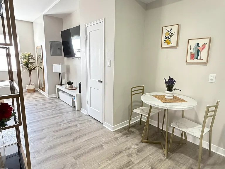 1524 Queen St NE — Photo 5