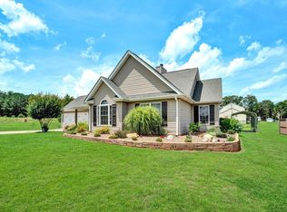 101 Natchez Ct, Gray Court, SC 29645