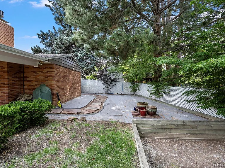 281 Niagara St — Photo 31