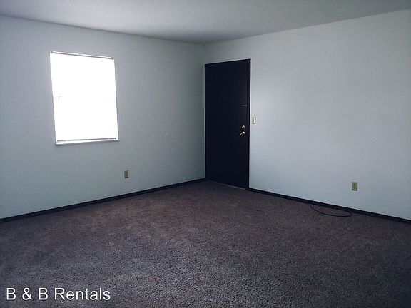 3rd image of 606 Boxwood Dr APT B