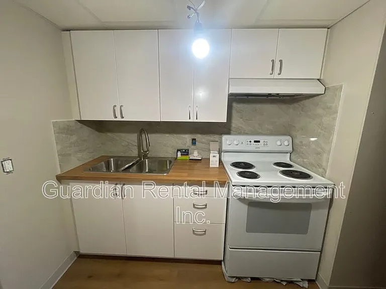 404 Ambrose St #2 — Photo 17