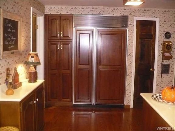 5th image of 5985 Creekview Dr