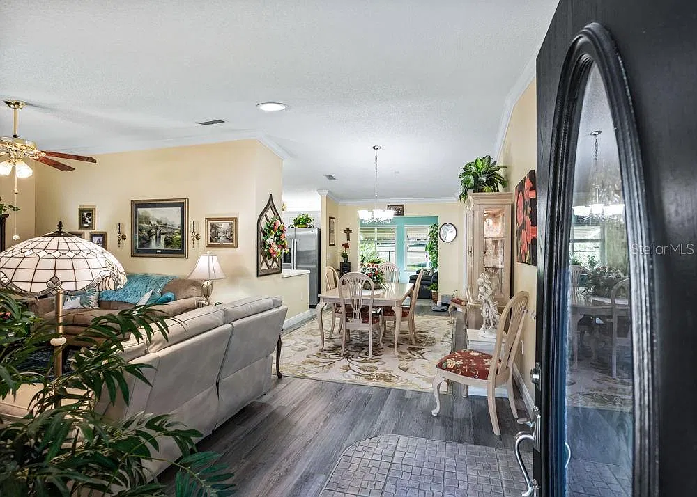 2 bed, 2.0 bath, 1858 sqft, $2,300 — Photo 4