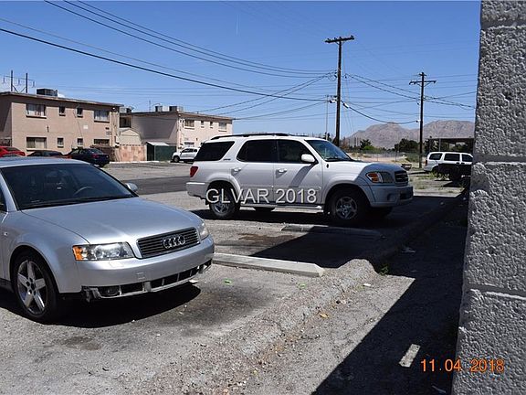 3rd image of 2929 Elm Ave APT 4