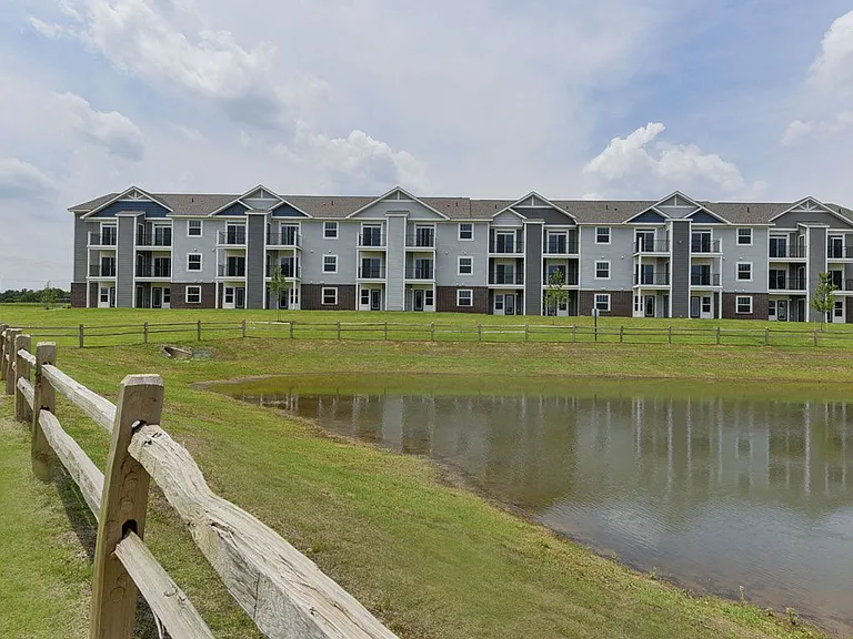 Dodson Pointe Apartment Homes — Photo 67