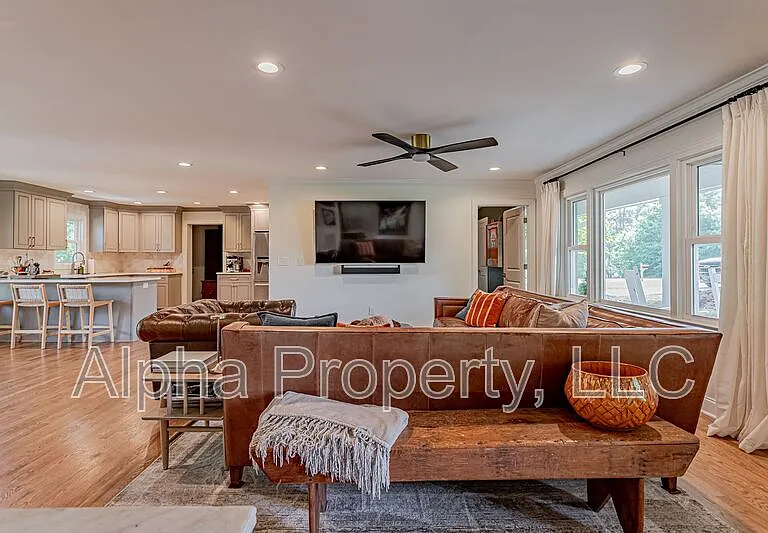 804 N Weston St — Photo 7