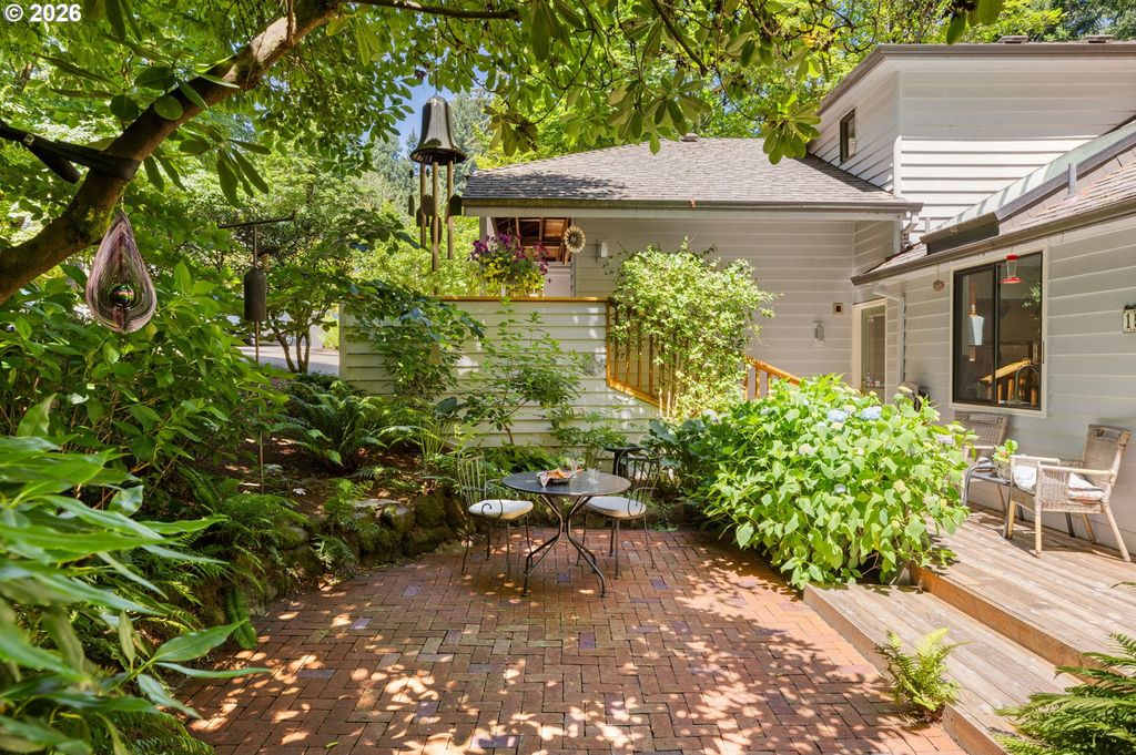 1546 SW Upland Dr, Portland, OR - View 2
