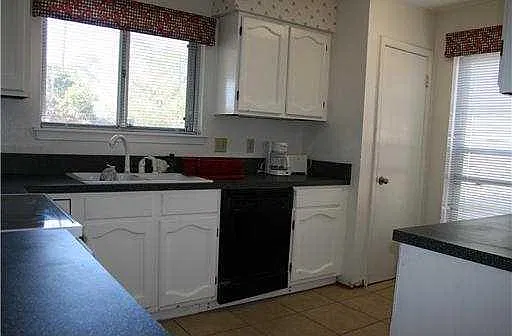 3 bed, 2.0 bath, 1471 sqft, $1,900 — Photo 3