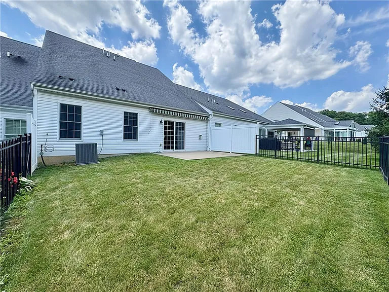 2046 Croghan Dr — Photo 24