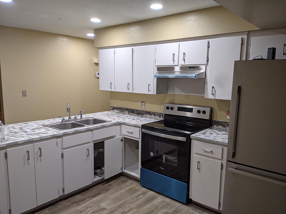 Kitchen withNew ceiling fan, paint,tile flooring and baseboard