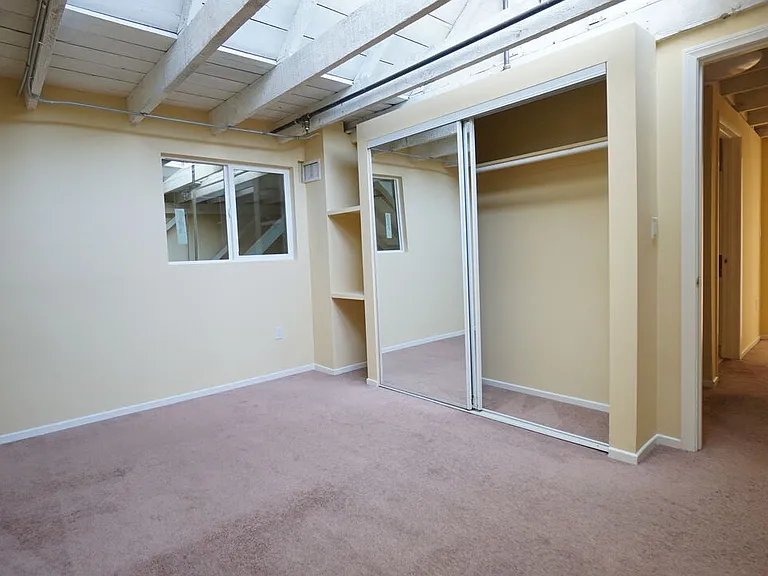 922 W 23rd St #103 — Photo 15