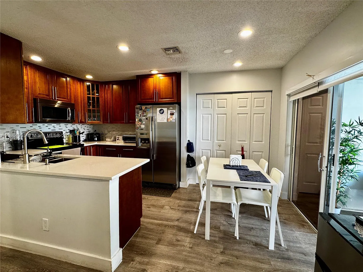 3 bed, 2.5 bath, 1340 sqft, $2,950 — Photo 2