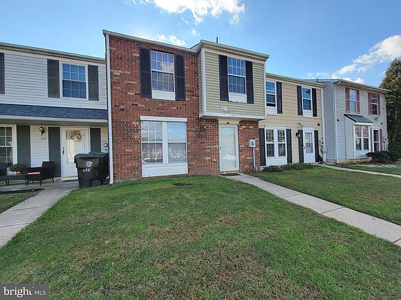 3rd image of 111 Villa Knoll Ct