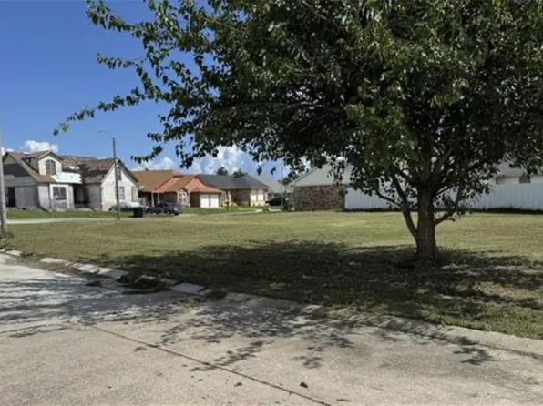 13900 Intrepid St, New Orleans, LA 70129