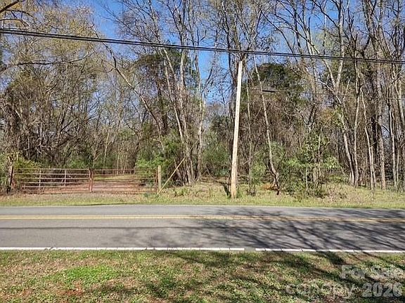 3rd image of 6716 Rock Island Rd