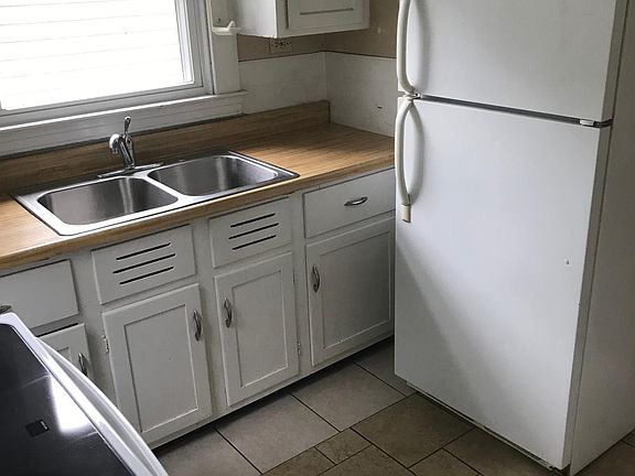 5th image of 2059 S Preston St