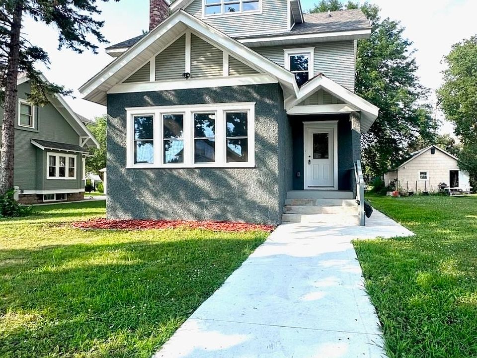 1st image of 318 2nd St W