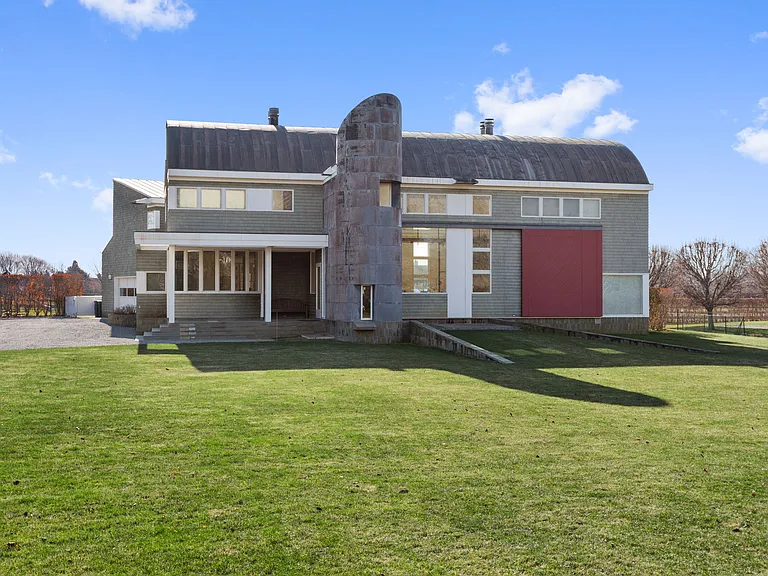 43 Farm Field Rd — Photo 1