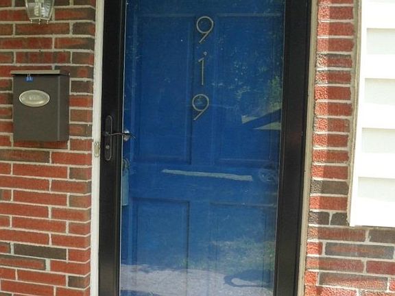 3rd image of 919 Collins Ln